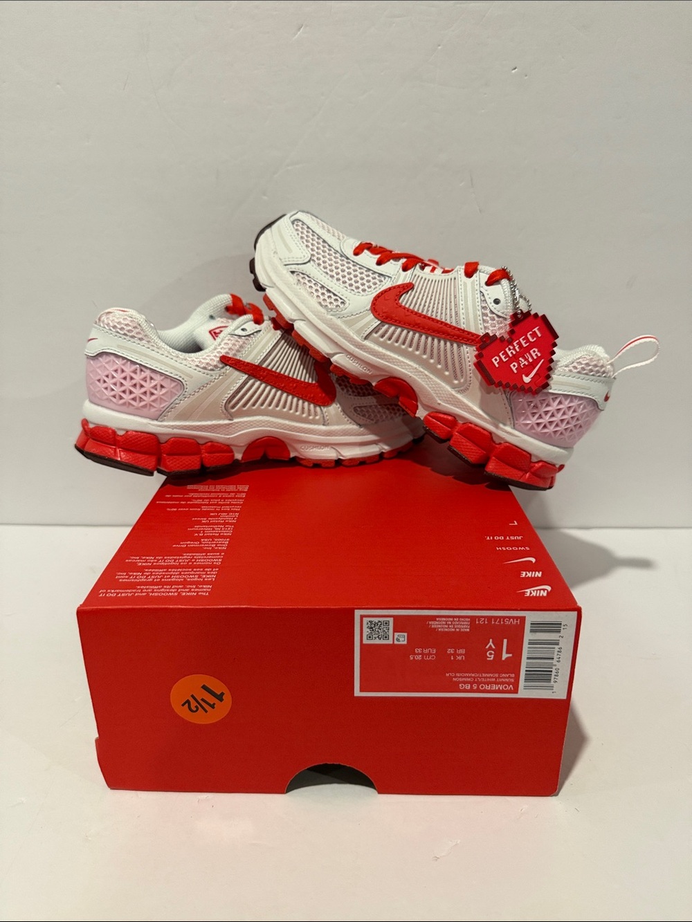 Nike Vomero 5 'Valentine's Day' (GS) Sz: 1.5 / 2.5 (HV5171-121)
